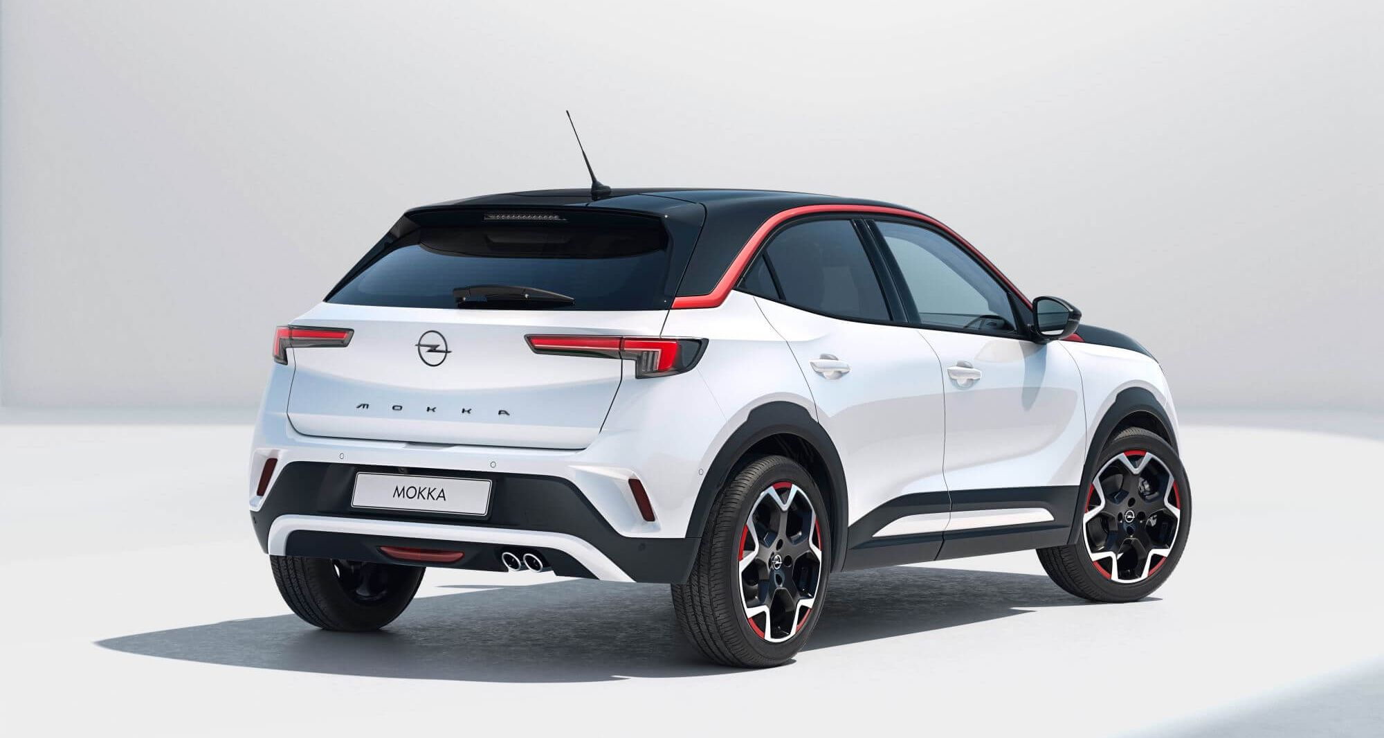 Fehér Opel Mokka